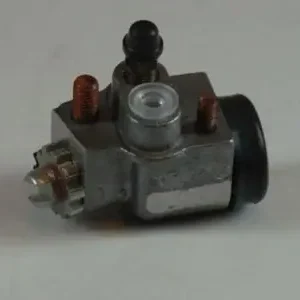 Kup teraz CYLINDEREK HAMULCOWY PRZÓD L PASUJE DO: SUZUKI CARRY 0.8 11.80-10.85